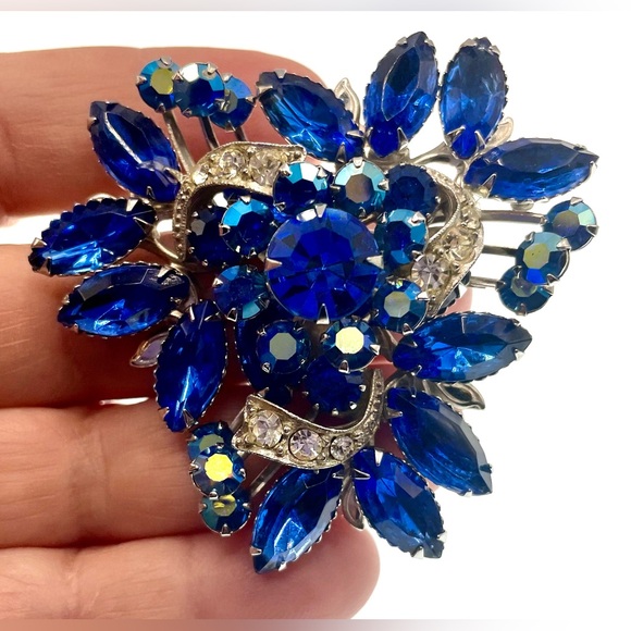 Vintage 1960s Silver Tone Blue Faceted Crystal Brooch Pin Aurora Borealis MCM - Picture 3 of 7
